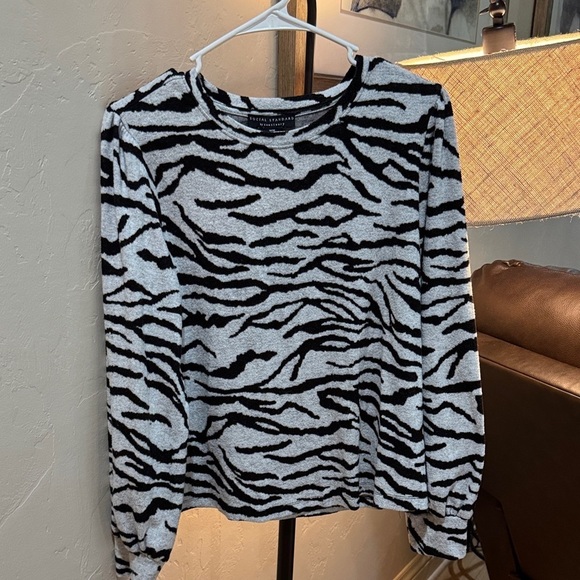 Social Standard By Sanctuary Tops - Zebra Print Sweatshirt in Black and Gray Social Standard Sanctuary Medium. A35